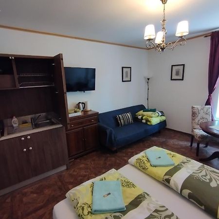 Bynovecky Zamecek Hotel Екстериор снимка