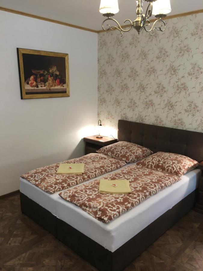 Bynovecky Zamecek Hotel Екстериор снимка