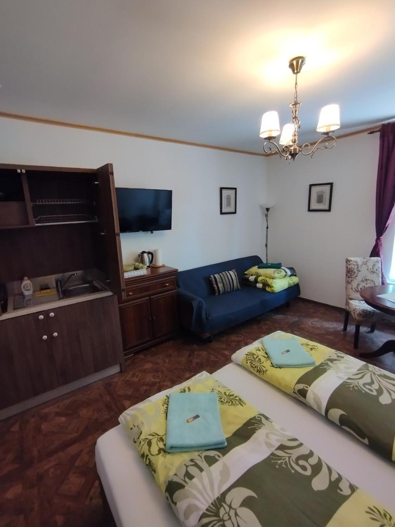 Bynovecky Zamecek Hotel Екстериор снимка