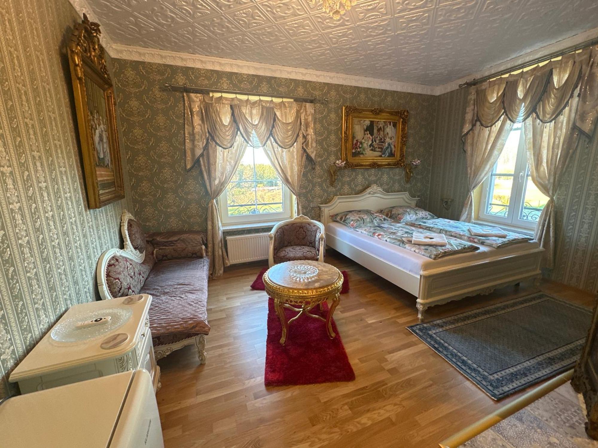 Bynovecky Zamecek Hotel Екстериор снимка
