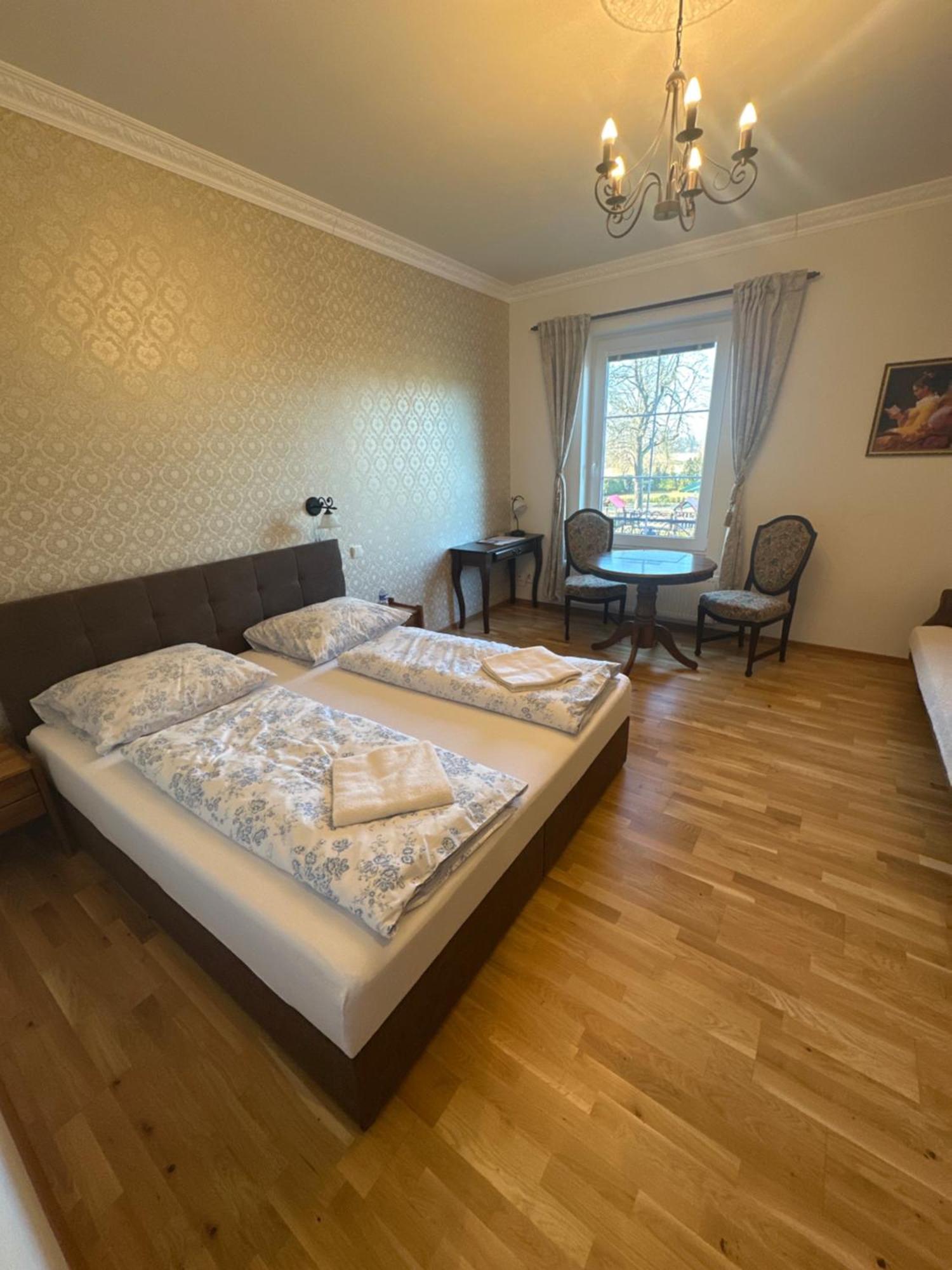 Bynovecky Zamecek Hotel Екстериор снимка