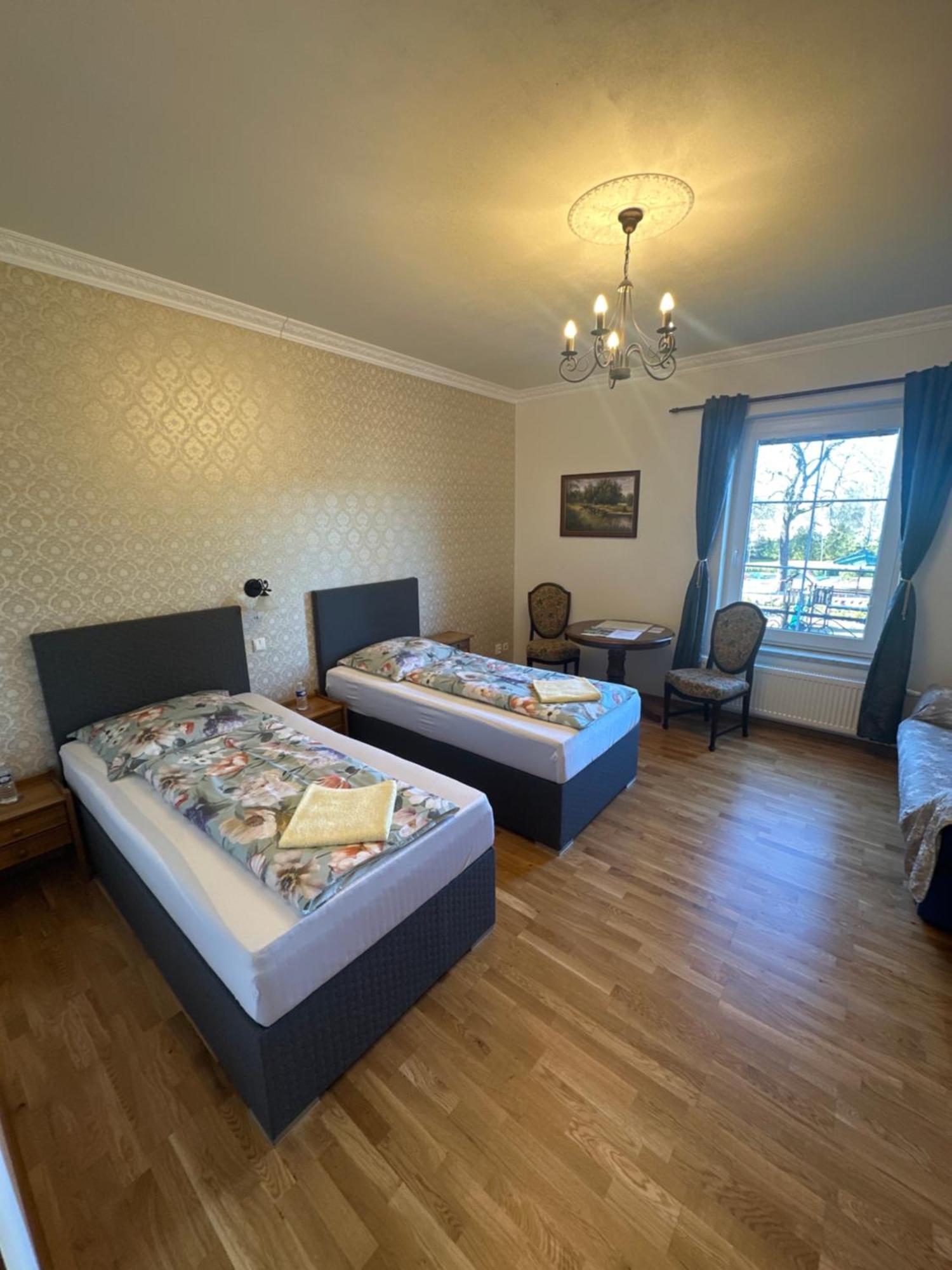 Bynovecky Zamecek Hotel Екстериор снимка