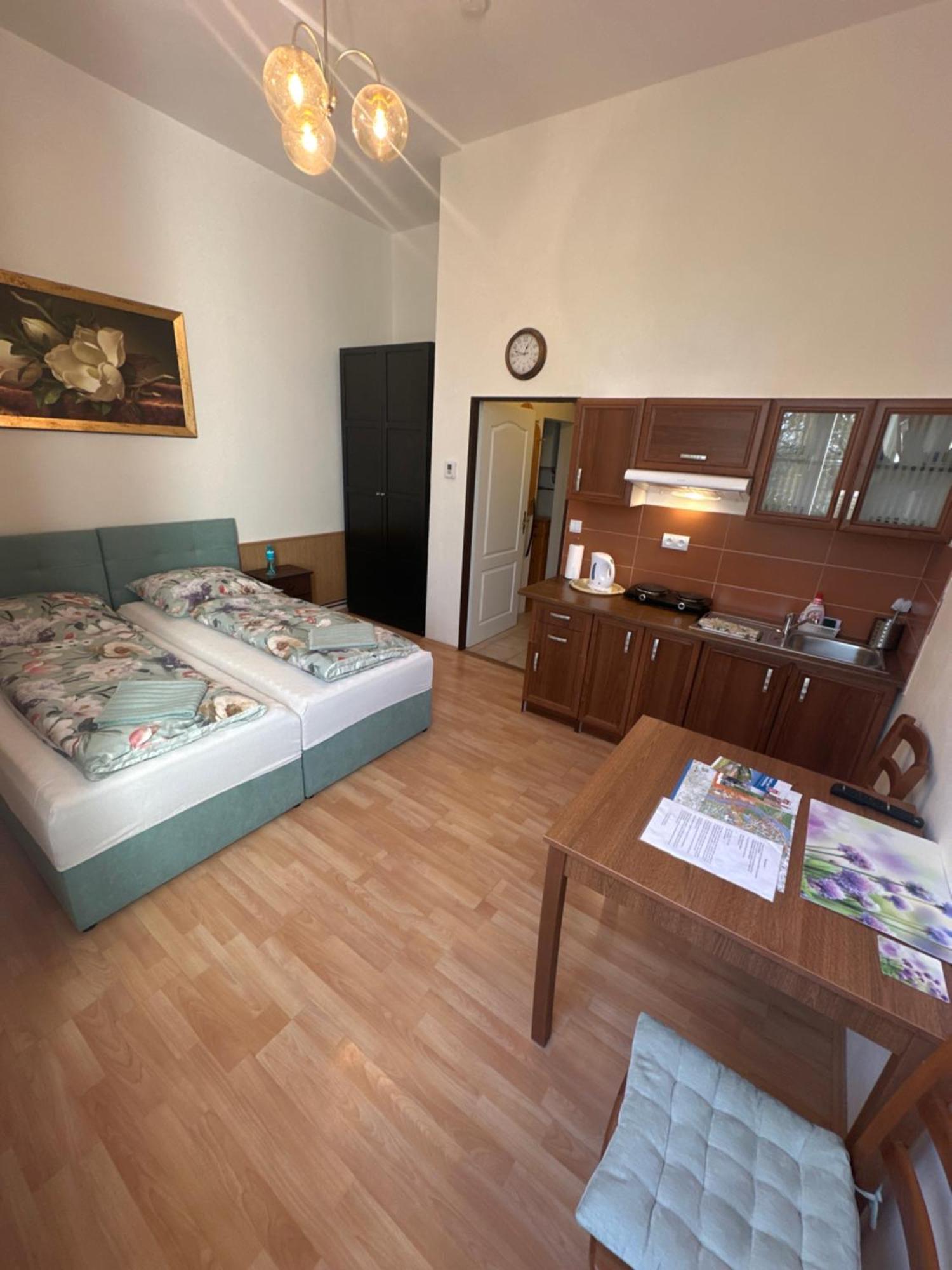 Bynovecky Zamecek Hotel Екстериор снимка