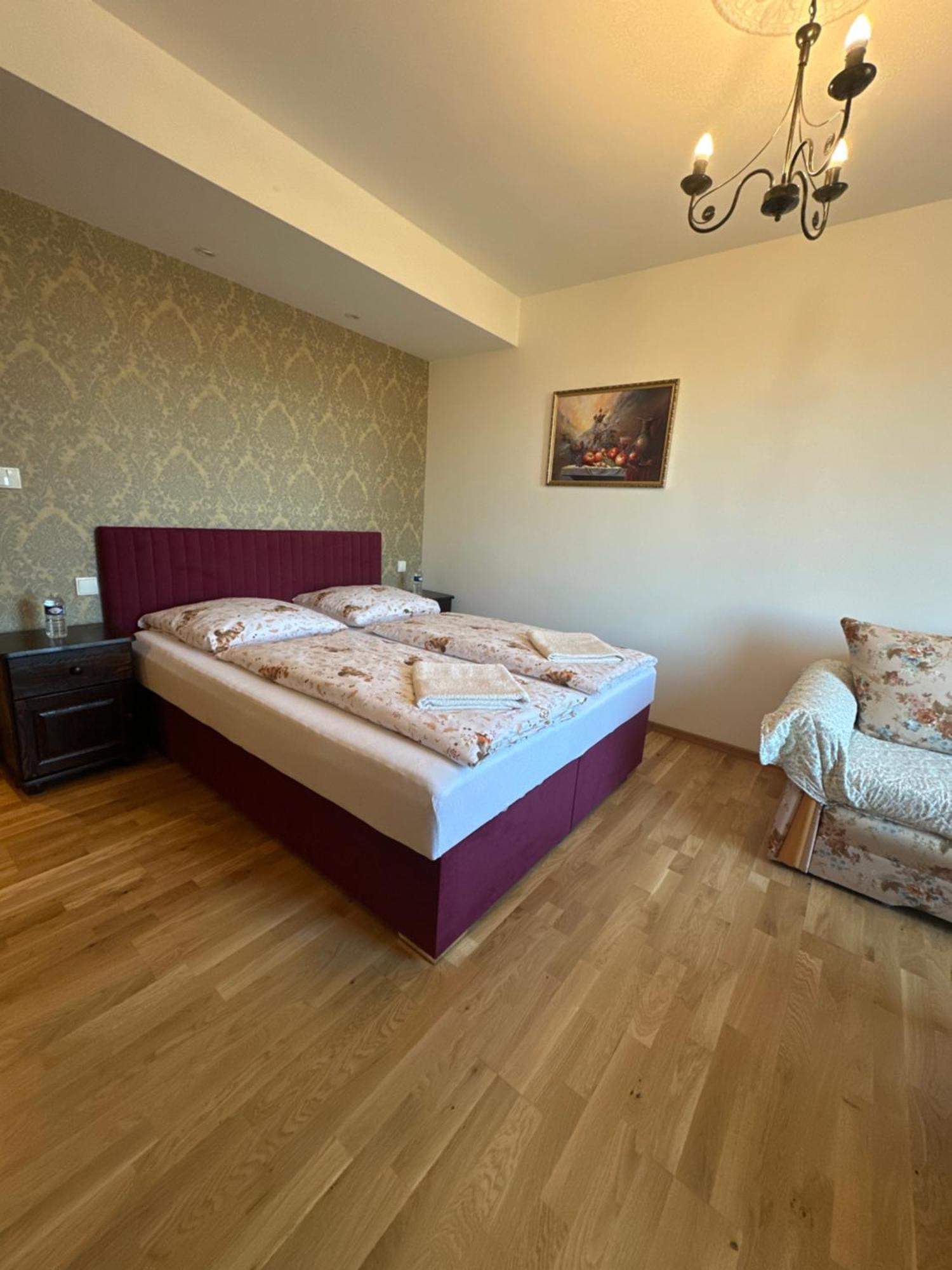 Bynovecky Zamecek Hotel Екстериор снимка