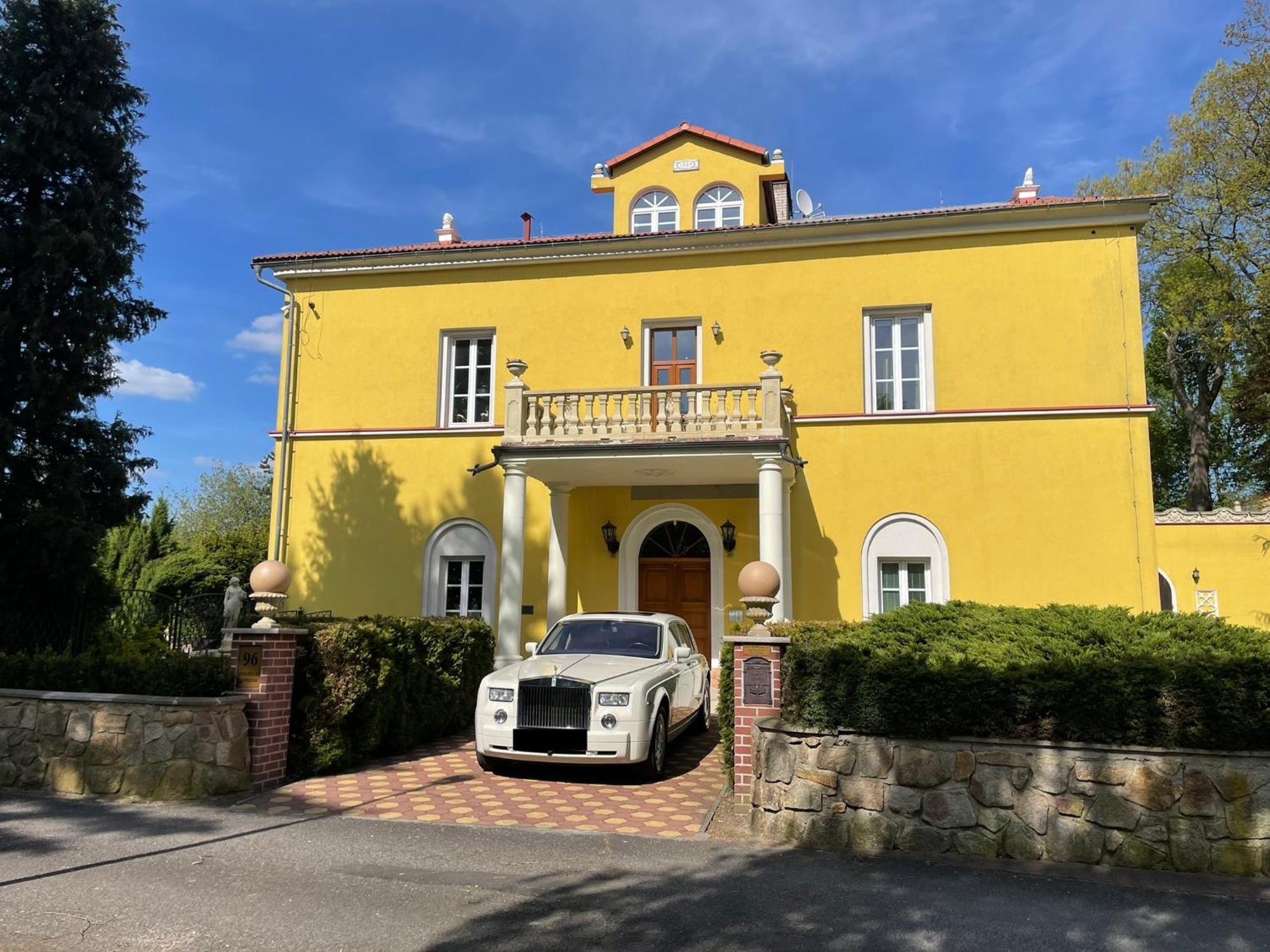 Bynovecky Zamecek Hotel Екстериор снимка